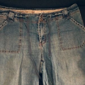Ragged bottom denim jeans